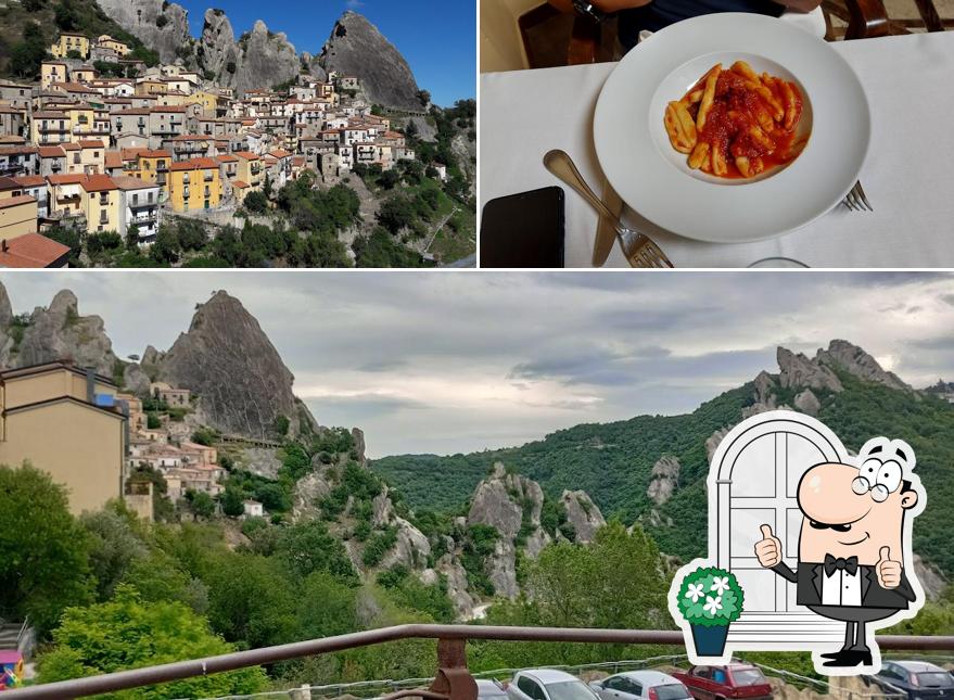 Tra le diverse cose da Al Becco della Civetta si possono trovare la esterno e cibo