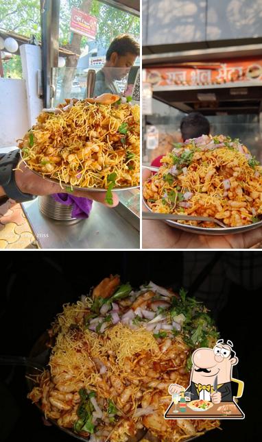 Pad thai at Raj Bhel Centre