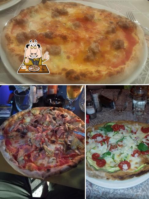 Scegli una pizza a Pizzeria S. Lucia