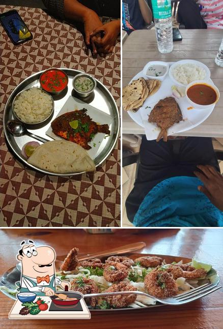 Chicken curry at Hotel Yash Nyahari Niwas