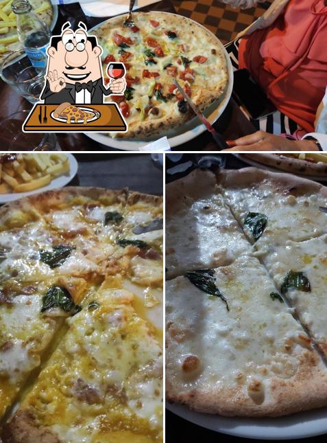 Scegli una pizza a Pizzeria La Stellina