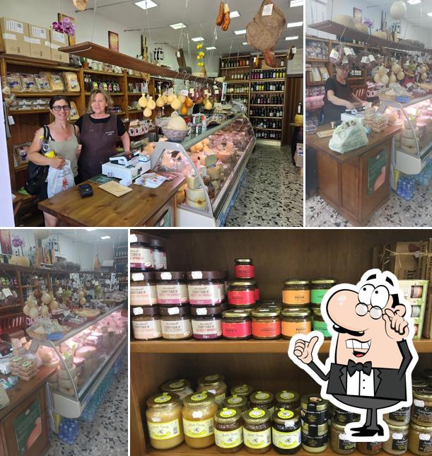 Top Sardinia Sapori prodotti tipici sardi da Giuseppe. Negozio di formaggi Sardi, Mirto, Bottarga e salumi