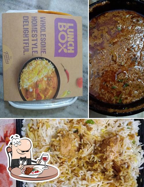 Faasos Vasundra provides meat dishes