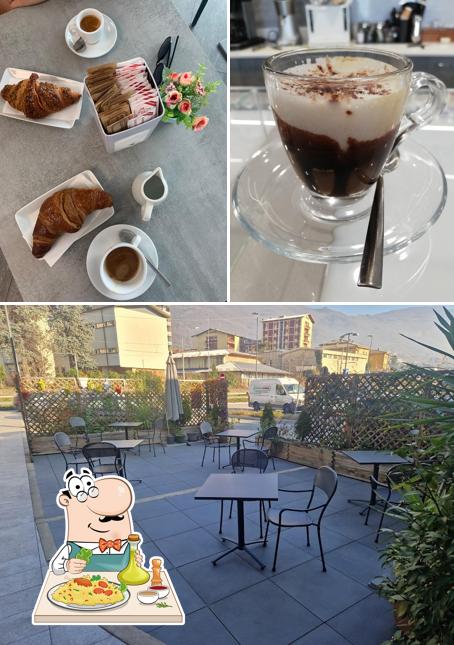 Guarda la immagine che mostra la cibo e esterno di Mag Café