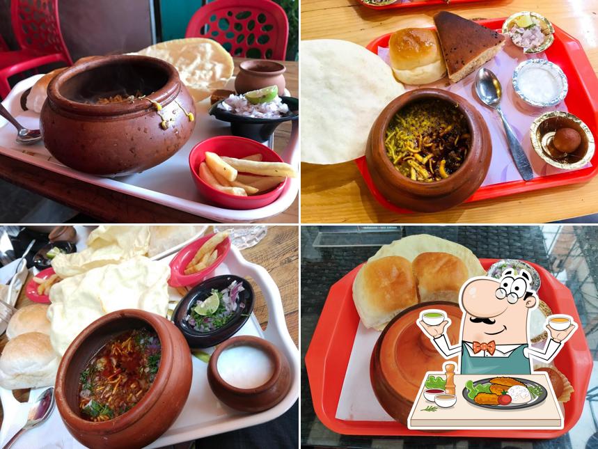 Food at Gavran Kolasa Bhatti Misal