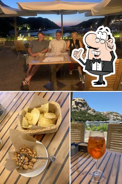 La foto di interni e cibo da Caffè della Piazza