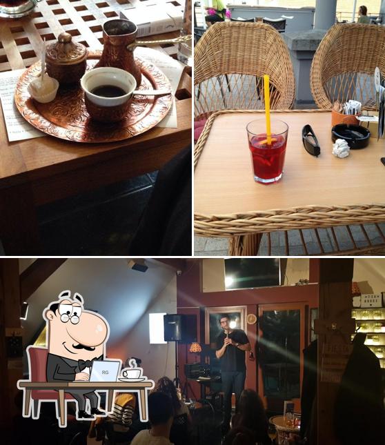 Dai un'occhiata agli interni di Casa Latina coffee and tea house