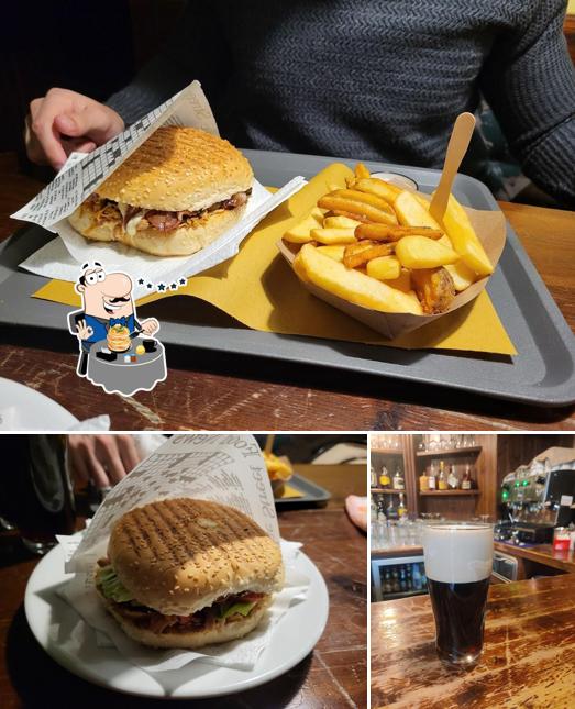 Platti al Phoenix Pub Di Piccoli Nadia & C. Snc