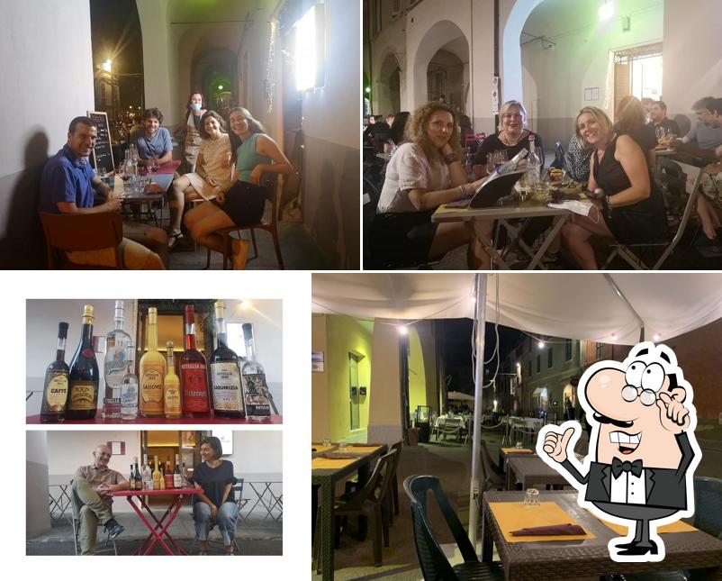 Dai un'occhiata agli interni di Bolle Quadre Lambruscheria - Ristorante a Reggio Emilia centro