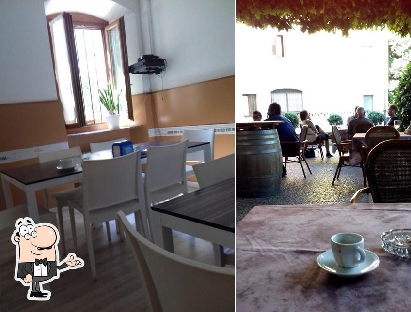 Siediti a un tavolo di Bar Pozzo Dell'Amore