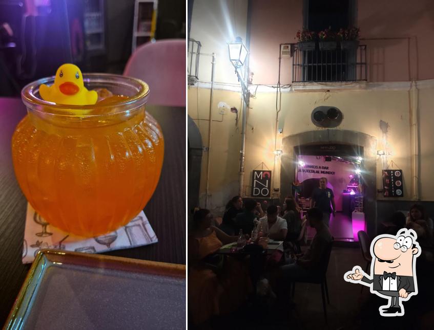 Dai un'occhiata agli interni di Mondo Aperitivi