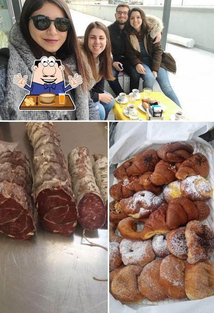 La immagine di cibo e interni da Smeralda Cafe