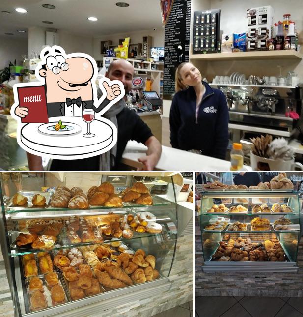 Guarda la immagine che raffigura la cibo e interni di Twice Cafè