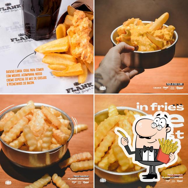 Peça cbatatas fritas francesas no Flank Steak Burger