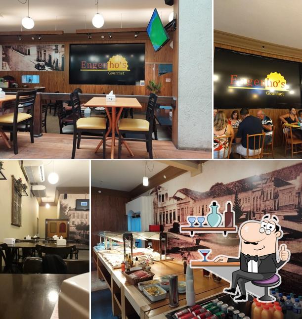 Sente em uma das mesas no Engenho's Gourmet