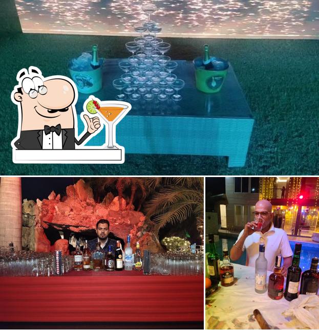 The image of drink and interior at The rocks bartenders