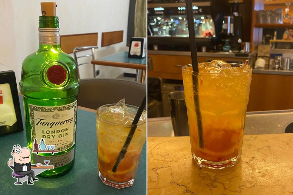 Dai un'occhiata agli interni di Bar Italia