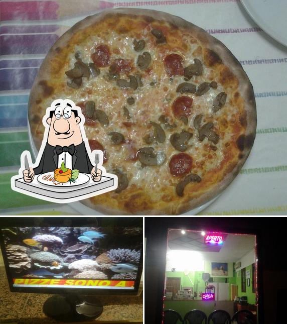 La foto della cibo e interni di Pizza casa