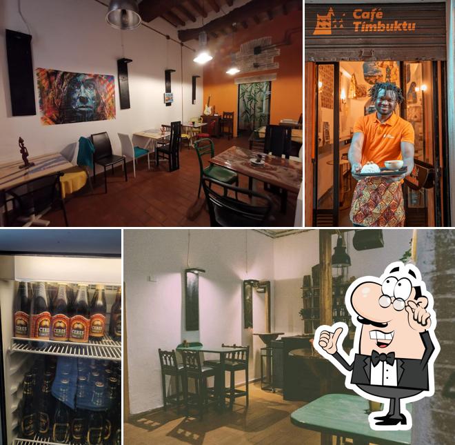 Dai un'occhiata agli interni di Café Timbuktu