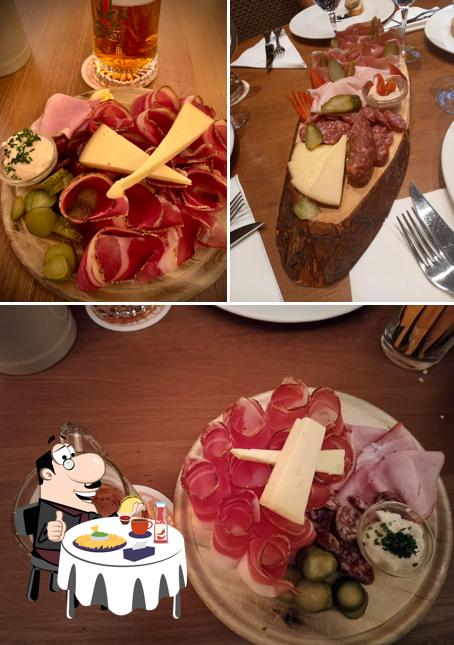 Piatto di formaggi al Ristorante Birreria Gatto Nero
