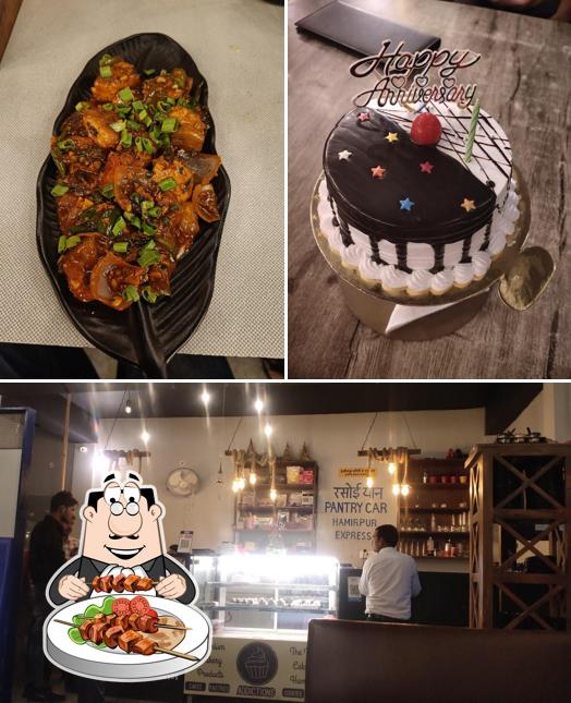 Check out the picture depicting food and interior at ہمیر پور جنکشن Hamirpur Junction ( peeto adda)