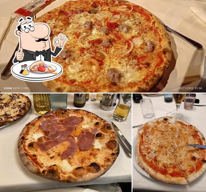 A Ristorante Pizzeria Sottotiro, puoi prenderti una bella pizza