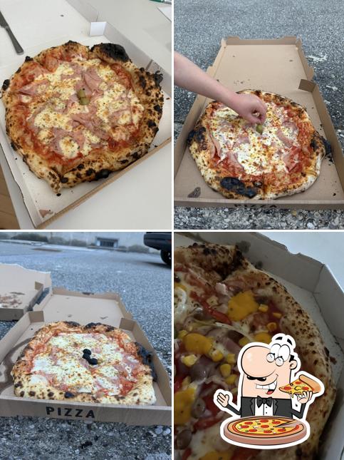 Ordina tra le svariate varianti di pizza