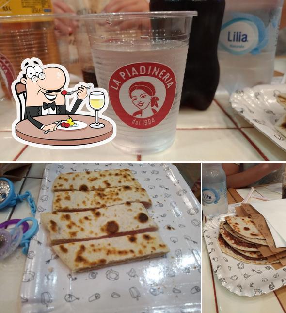 Dai un’occhiata alla foto che presenta la cibo e birra di La Piadineria Dai un’occhiata alla foto che presenta la cibo e birra di La Piadineria