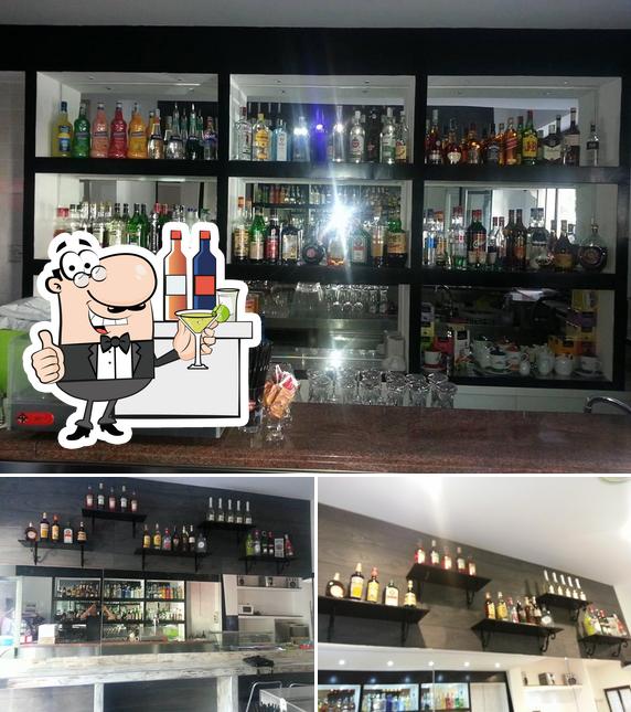 Guarda questa immagine di Miami Bar