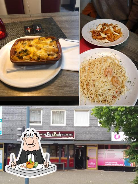 Vérifiez la photo affichant la nourriture et extérieur concernant Rocky's Pizzeria