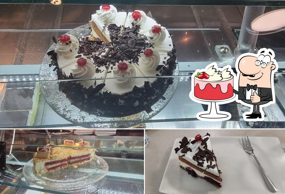 Red velvet cake al De la Creme Celje