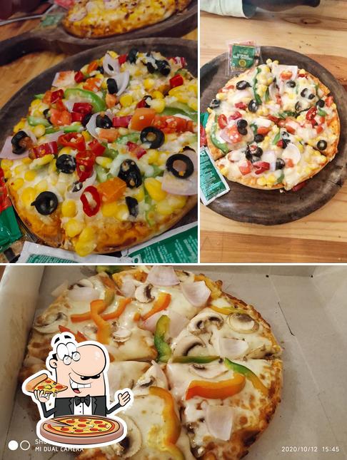 Order pizza at Chetty's Cafe