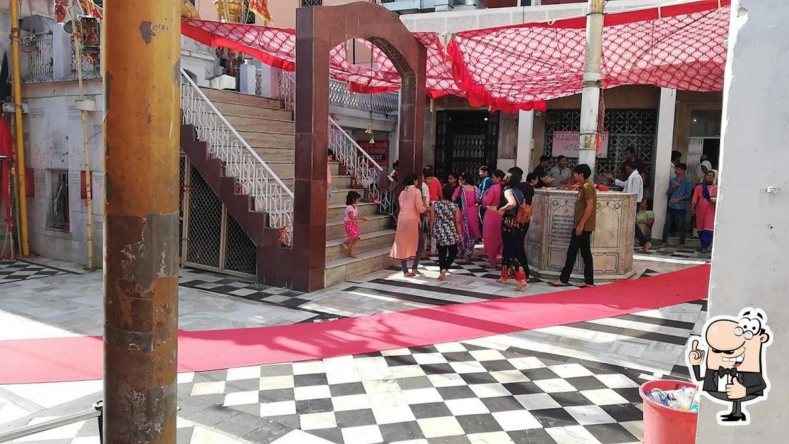 Look at the pic of Langar hall