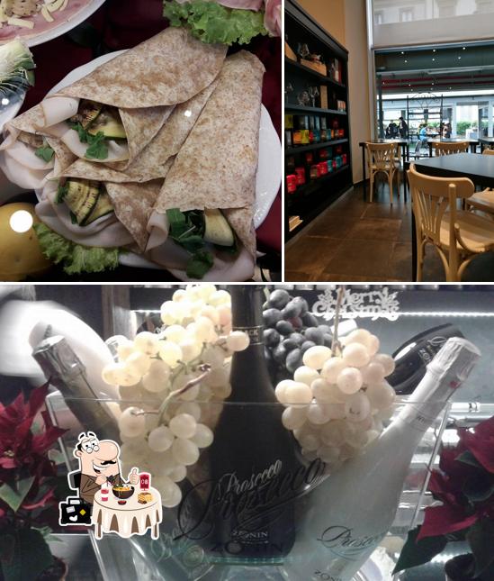 Questa è la foto che mostra la cibo e interni di Subway Café