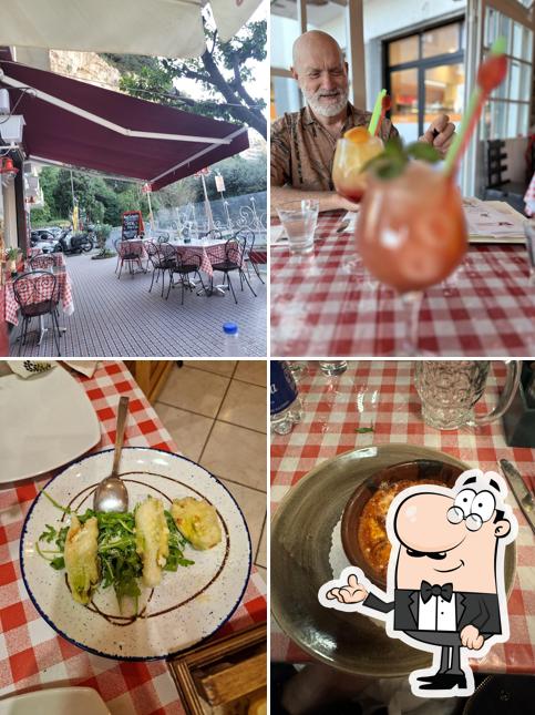 Siediti a un tavolo di Taverna Sorrentina