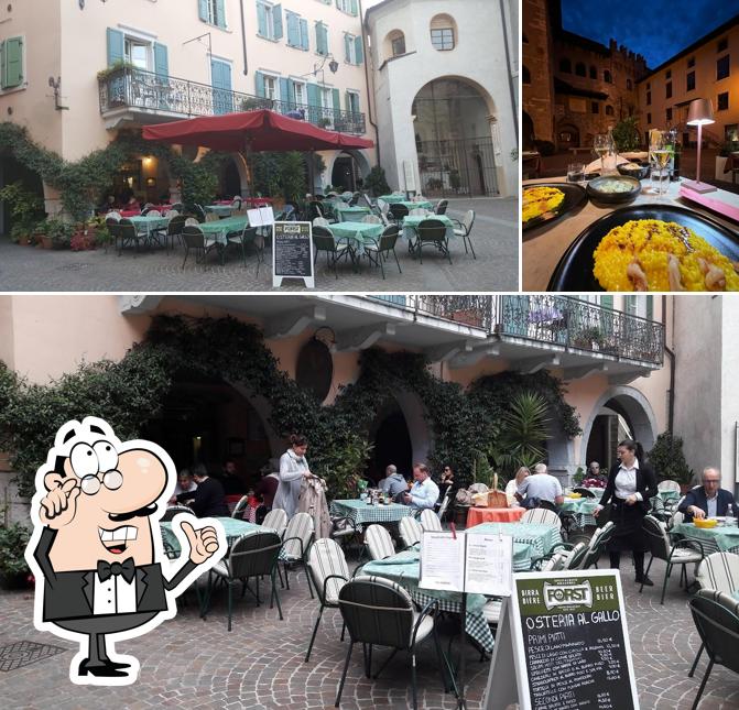 Gli interni di Osteria Il Gallo