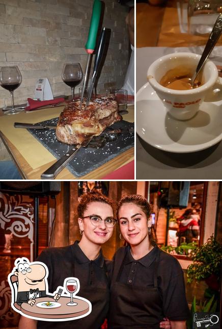 La cibo e bancone da bar del ristorante