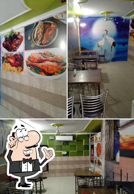 The picture of PB 28 Chicken Point’s interior and pizza