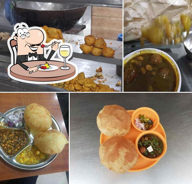 Meals at Shri Gopi ram Poori Wale
