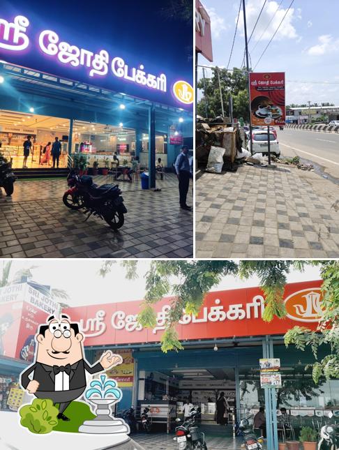 The exterior of Sri Jothi Bakery