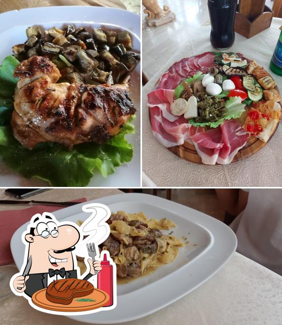 Ordina i un pasto a base di carne a La Cascina