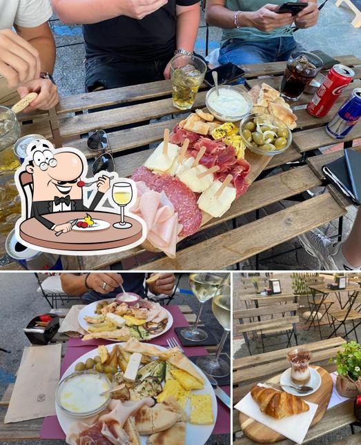 Questa è la immagine che presenta la cibo e interni di Hermes Cafè