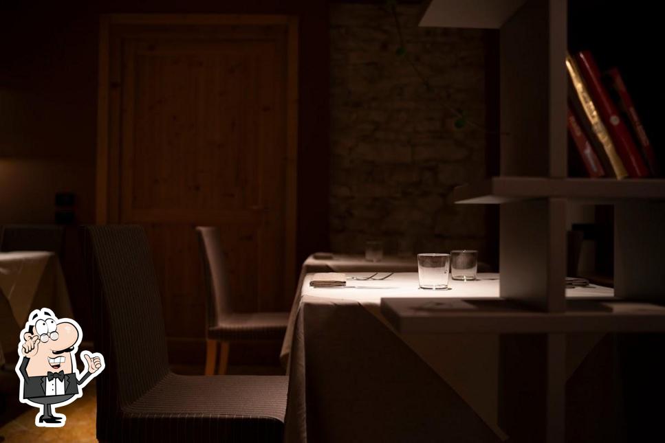 Dai un'occhiata agli interni di Osteria della Tana