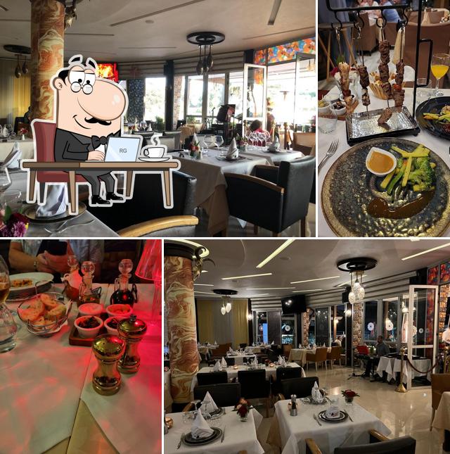 Installez-vous à l'une des tables de Restaurant El Toro