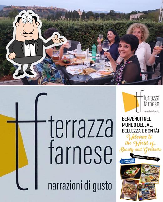 Siediti a un tavolo di Terrazza Farnese Belvedere di Orvieto