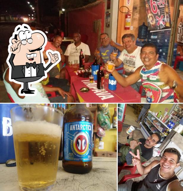 Esta é a ilustração apresentando interior e cerveja a Bar da Baiana