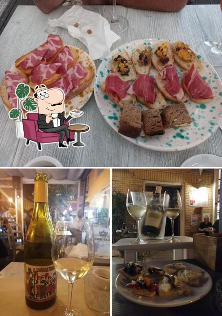 Dai un'occhiata agli interni di Bar lo Spuntino