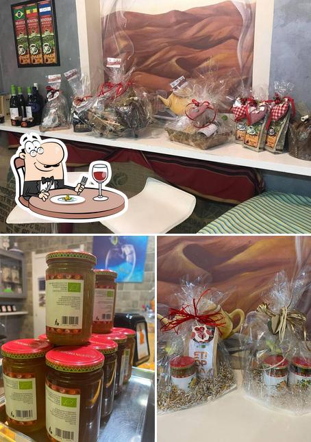 Guarda la foto che presenta la cibo e interni di Mai Dire Mai Café