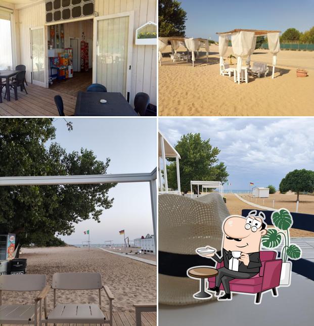Gli interni di Makà Beach Club