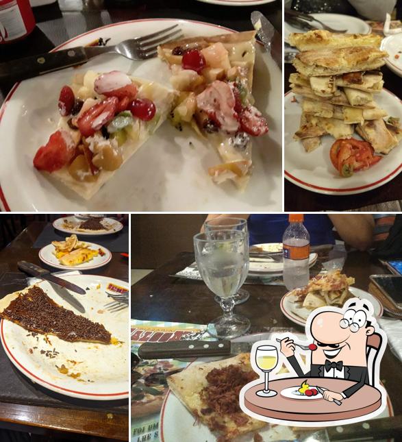 Comida em Pizzaria Saloon